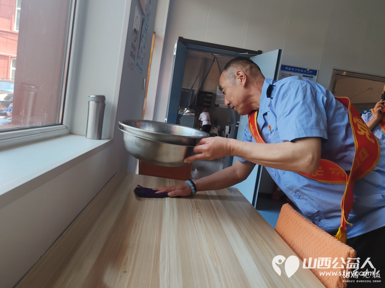 情暖敬老院 太原公交电车分公司四车队公交人端午敬老行走进比家美养老院开展端午慰问活动 - 第3张