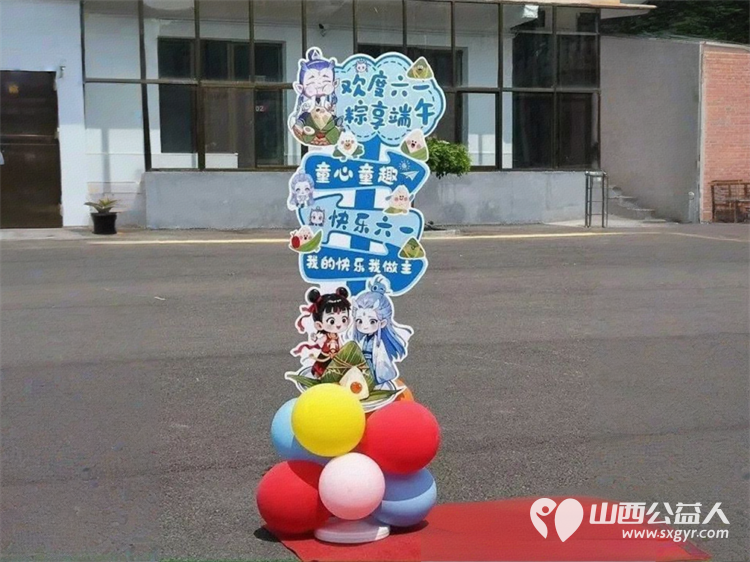让爱没有缝隙汇就多彩人生 长治正能量公益协会屯留区办事处志愿者来到屯留区特殊教育学校进行关爱活动看望这里的特殊儿童赠送爱心物资 - 第21张 - 山西公益人 让爱没有缝隙汇就多彩人生 长治正能量公益协会屯留区办事处志愿者来到屯留区特殊教育学校进行关爱活动看望这里的特殊儿童赠送爱心物资 - 第21张