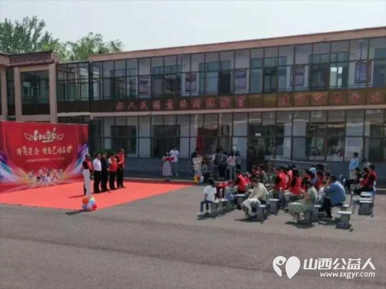 让爱没有缝隙汇就多彩人生 长治正能量公益协会屯留区办事处志愿者来到屯留区特殊教育学校进行关爱活动看望这里的特殊儿童赠送爱心物资 - 第13张 - 山西公益人 让爱没有缝隙汇就多彩人生 长治正能量公益协会屯留区办事处志愿者来到屯留区特殊教育学校进行关爱活动看望这里的特殊儿童赠送爱心物资 - 第13张