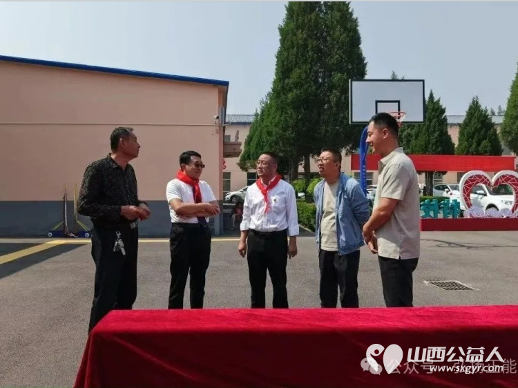 让爱没有缝隙汇就多彩人生 长治正能量公益协会屯留区办事处志愿者来到屯留区特殊教育学校进行关爱活动看望这里的特殊儿童赠送爱心物资 - 第6张 - 山西公益人 让爱没有缝隙汇就多彩人生 长治正能量公益协会屯留区办事处志愿者来到屯留区特殊教育学校进行关爱活动看望这里的特殊儿童赠送爱心物资 - 第6张