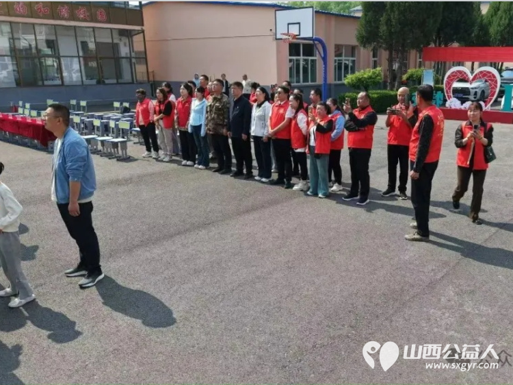 让爱没有缝隙汇就多彩人生 长治正能量公益协会屯留区办事处志愿者来到屯留区特殊教育学校进行关爱活动看望这里的特殊儿童赠送爱心物资 - 第18张 - 山西公益人 让爱没有缝隙汇就多彩人生 长治正能量公益协会屯留区办事处志愿者来到屯留区特殊教育学校进行关爱活动看望这里的特殊儿童赠送爱心物资 - 第18张