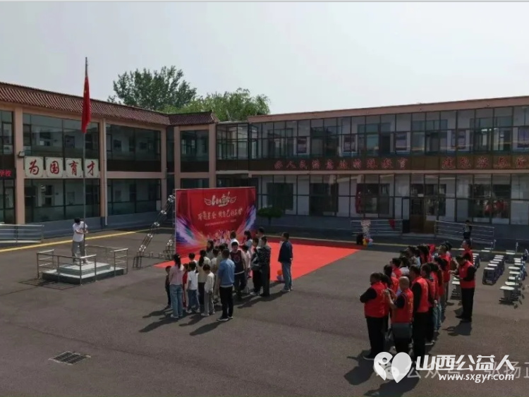 让爱没有缝隙汇就多彩人生 长治正能量公益协会屯留区办事处志愿者来到屯留区特殊教育学校进行关爱活动看望这里的特殊儿童赠送爱心物资 - 第17张 - 山西公益人 让爱没有缝隙汇就多彩人生 长治正能量公益协会屯留区办事处志愿者来到屯留区特殊教育学校进行关爱活动看望这里的特殊儿童赠送爱心物资 - 第17张