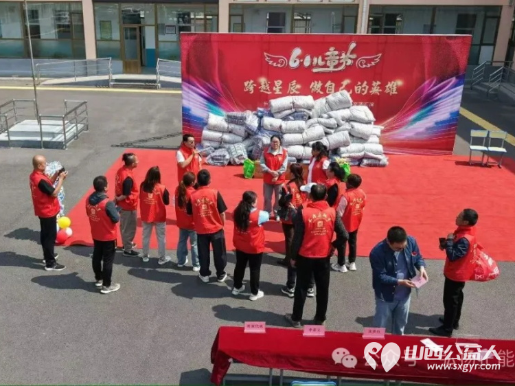 让爱没有缝隙汇就多彩人生 长治正能量公益协会屯留区办事处志愿者来到屯留区特殊教育学校进行关爱活动看望这里的特殊儿童赠送爱心物资 - 第11张 - 山西公益人 让爱没有缝隙汇就多彩人生 长治正能量公益协会屯留区办事处志愿者来到屯留区特殊教育学校进行关爱活动看望这里的特殊儿童赠送爱心物资 - 第11张