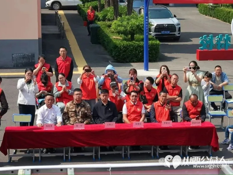 让爱没有缝隙汇就多彩人生 长治正能量公益协会屯留区办事处志愿者来到屯留区特殊教育学校进行关爱活动看望这里的特殊儿童赠送爱心物资 - 第7张 - 山西公益人 让爱没有缝隙汇就多彩人生 长治正能量公益协会屯留区办事处志愿者来到屯留区特殊教育学校进行关爱活动看望这里的特殊儿童赠送爱心物资 - 第7张