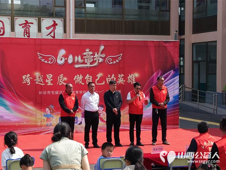 让爱没有缝隙汇就多彩人生 长治正能量公益协会屯留区办事处志愿者来到屯留区特殊教育学校进行关爱活动看望这里的特殊儿童赠送爱心物资 - 第2张 - 山西公益人 让爱没有缝隙汇就多彩人生 长治正能量公益协会屯留区办事处志愿者来到屯留区特殊教育学校进行关爱活动看望这里的特殊儿童赠送爱心物资 - 第2张