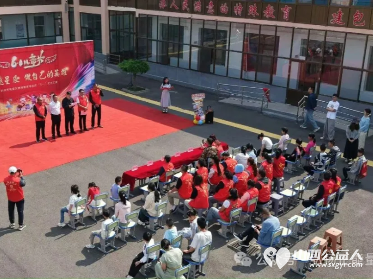 让爱没有缝隙汇就多彩人生 长治正能量公益协会屯留区办事处志愿者来到屯留区特殊教育学校进行关爱活动看望这里的特殊儿童赠送爱心物资 - 第9张 - 山西公益人 让爱没有缝隙汇就多彩人生 长治正能量公益协会屯留区办事处志愿者来到屯留区特殊教育学校进行关爱活动看望这里的特殊儿童赠送爱心物资 - 第9张