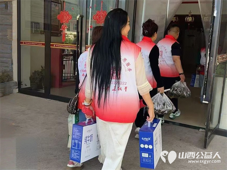 端午情暖养老院公益善举映初心 长治市正能量公益协会潞州区分会携手志愿服务一队走进了平顺县德亨仁厚医养中心慰问看望老人们送上米面牛奶粽子 - 第9张