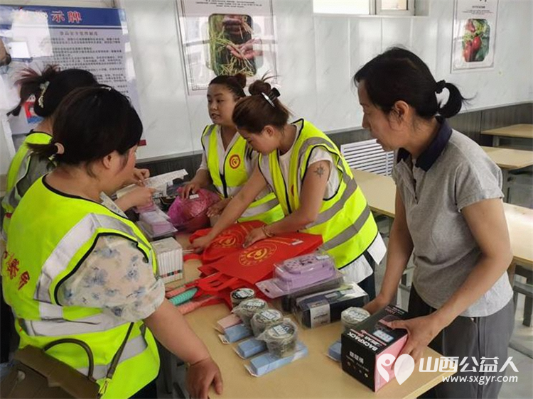 微心愿点亮童年爱心汇聚岳村校园 文水县爱心帮扶志愿者协会志愿者前往岳村学校为30名困境儿童送去微心愿礼物感谢马龙球迷向岳村学校捐赠的价值1500元的体育用品包 - 第10张 - 山西公益人 微心愿点亮童年爱心汇聚岳村校园 文水县爱心帮扶志愿者协会志愿者前往岳村学校为30名困境儿童送去微心愿礼物感谢马龙球迷向岳村学校捐赠的价值1500元的体育用品包 - 第10张