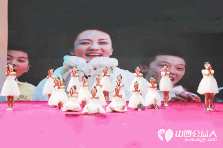 第十四届“5.26国际艾滋病反歧视午餐日”在临汾红丝带学校举行:以爱愈艾,守护生命的永恒之光 - 第2张 - 山西公益人 第十四届“5.26国际艾滋病反歧视午餐日”在临汾红丝带学校举行:以爱愈艾,守护生命的永恒之光 - 第2张