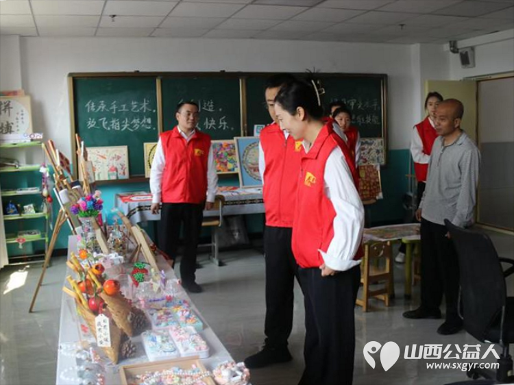 中建六局第六建设山西分公司党支部组织党员团员志愿者走进太原市灵星孤独症康复中心开展“粽香飘社区·点亮‘星星’微心愿”主题党日活动 - 第4张 - 山西公益人 中建六局第六建设山西分公司党支部组织党员团员志愿者走进太原市灵星孤独症康复中心开展“粽香飘社区·点亮‘星星’微心愿”主题党日活动 - 第4张