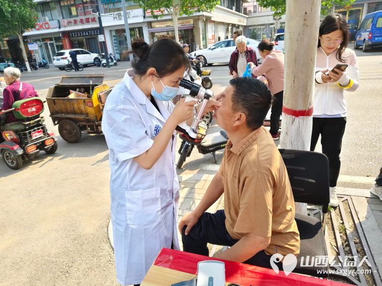 志愿服务进社区健康活动暖人心----介休市敬老协会志愿者5月28日走进东南街道段家巷社区为老人们爱心理发、测视力、量血压、口腔检查 - 第10张 - 山西公益人 志愿服务进社区健康活动暖人心----介休市敬老协会志愿者5月28日走进东南街道段家巷社区为老人们爱心理发、测视力、量血压、口腔检查 - 第10张