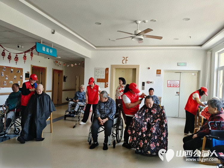 志愿服务暖人心2025端午敬老行——潞城区正能量公益协会端午节前走进暖心窝康养院服务老人们 - 第3张 - 山西公益人 志愿服务暖人心2025端午敬老行——潞城区正能量公益协会端午节前走进暖心窝康养院服务老人们 - 第3张