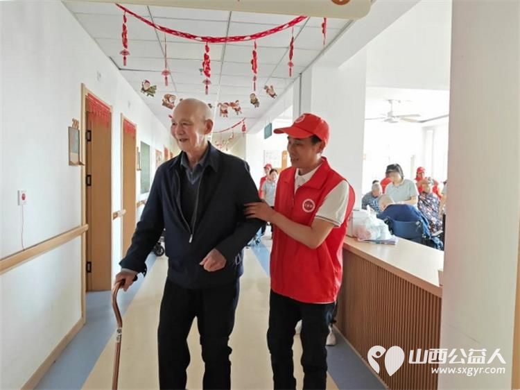 志愿服务暖人心2025端午敬老行——潞城区正能量公益协会端午节前走进暖心窝康养院服务老人们 - 第9张 - 山西公益人 志愿服务暖人心2025端午敬老行——潞城区正能量公益协会端午节前走进暖心窝康养院服务老人们 - 第9张