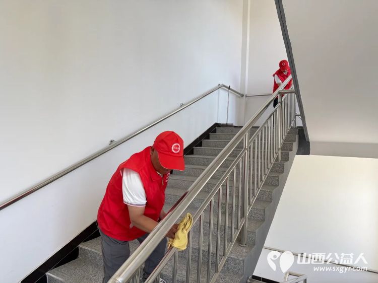 志愿服务暖人心2025端午敬老行——潞城区正能量公益协会端午节前走进暖心窝康养院服务老人们 - 第10张 - 山西公益人 志愿服务暖人心2025端午敬老行——潞城区正能量公益协会端午节前走进暖心窝康养院服务老人们 - 第10张