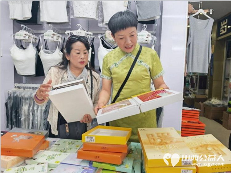 长治市小雨点公益思源分会去故南敬老院、隆福饭店、平顺玉峡关区域养老服务中心敬老行活动赠送防滑老年布鞋、加绒秋衣还有充满爱心的粽子 - 第5张 - 山西公益人 长治市小雨点公益思源分会去故南敬老院、隆福饭店、平顺玉峡关区域养老服务中心敬老行活动赠送防滑老年布鞋、加绒秋衣还有充满爱心的粽子 - 第5张