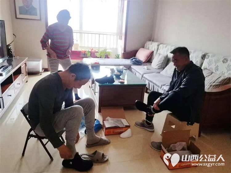 长治市小雨点公益思源分会去故南敬老院、隆福饭店、平顺玉峡关区域养老服务中心敬老行活动赠送防滑老年布鞋、加绒秋衣还有充满爱心的粽子 - 第9张 - 山西公益人 长治市小雨点公益思源分会去故南敬老院、隆福饭店、平顺玉峡关区域养老服务中心敬老行活动赠送防滑老年布鞋、加绒秋衣还有充满爱心的粽子 - 第9张