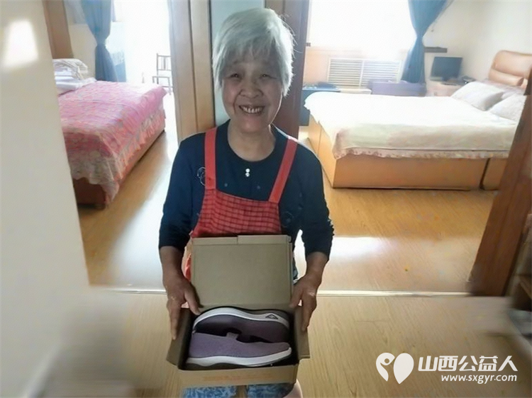 长治市小雨点公益思源分会去故南敬老院、隆福饭店、平顺玉峡关区域养老服务中心敬老行活动赠送防滑老年布鞋、加绒秋衣还有充满爱心的粽子 - 第10张 - 山西公益人 长治市小雨点公益思源分会去故南敬老院、隆福饭店、平顺玉峡关区域养老服务中心敬老行活动赠送防滑老年布鞋、加绒秋衣还有充满爱心的粽子 - 第10张