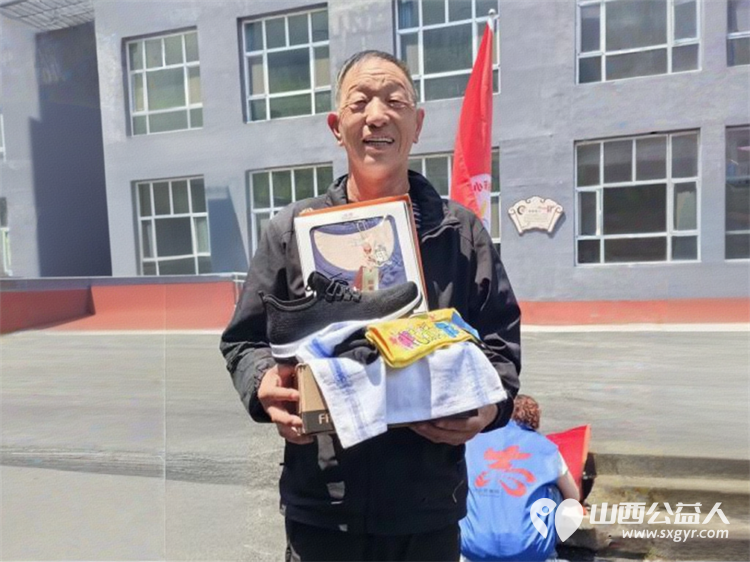 长治市小雨点公益思源分会去故南敬老院、隆福饭店、平顺玉峡关区域养老服务中心敬老行活动赠送防滑老年布鞋、加绒秋衣还有充满爱心的粽子 - 第43张 - 山西公益人 长治市小雨点公益思源分会去故南敬老院、隆福饭店、平顺玉峡关区域养老服务中心敬老行活动赠送防滑老年布鞋、加绒秋衣还有充满爱心的粽子 - 第43张