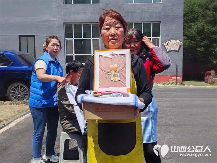 长治市小雨点公益思源分会去故南敬老院、隆福饭店、平顺玉峡关区域养老服务中心敬老行活动赠送防滑老年布鞋、加绒秋衣还有充满爱心的粽子 - 第45张 - 山西公益人 长治市小雨点公益思源分会去故南敬老院、隆福饭店、平顺玉峡关区域养老服务中心敬老行活动赠送防滑老年布鞋、加绒秋衣还有充满爱心的粽子 - 第45张