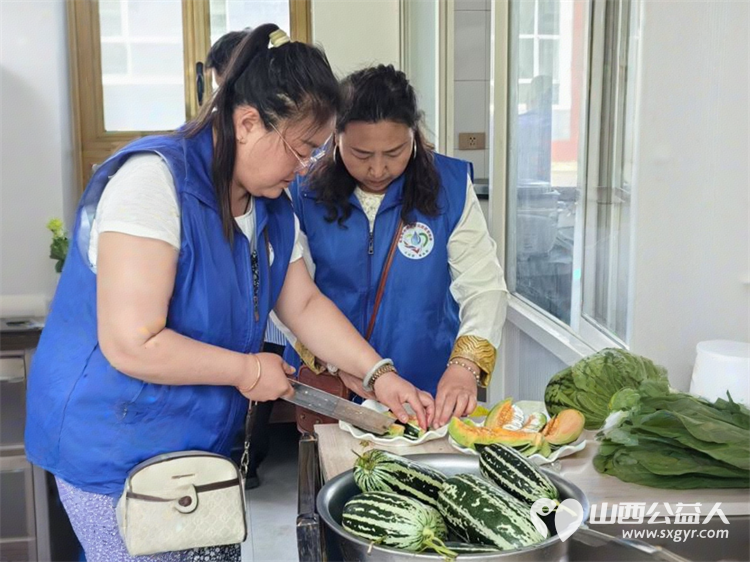 长治市小雨点公益思源分会去故南敬老院、隆福饭店、平顺玉峡关区域养老服务中心敬老行活动赠送防滑老年布鞋、加绒秋衣还有充满爱心的粽子 - 第64张 - 山西公益人 长治市小雨点公益思源分会去故南敬老院、隆福饭店、平顺玉峡关区域养老服务中心敬老行活动赠送防滑老年布鞋、加绒秋衣还有充满爱心的粽子 - 第64张
