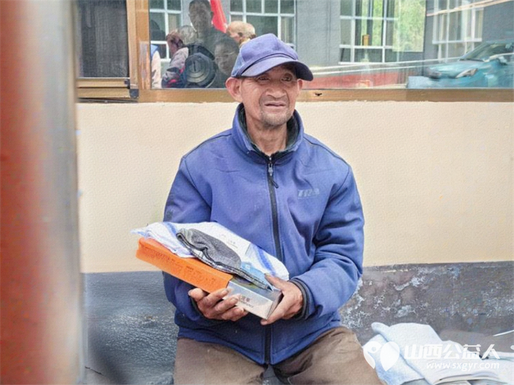 长治市小雨点公益思源分会去故南敬老院、隆福饭店、平顺玉峡关区域养老服务中心敬老行活动赠送防滑老年布鞋、加绒秋衣还有充满爱心的粽子 - 第46张 - 山西公益人 长治市小雨点公益思源分会去故南敬老院、隆福饭店、平顺玉峡关区域养老服务中心敬老行活动赠送防滑老年布鞋、加绒秋衣还有充满爱心的粽子 - 第46张