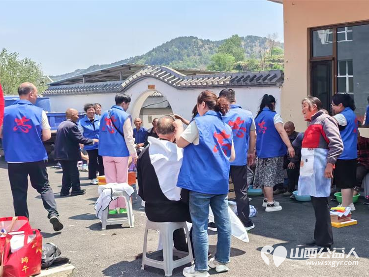 长治市小雨点公益思源分会去故南敬老院、隆福饭店、平顺玉峡关区域养老服务中心敬老行活动赠送防滑老年布鞋、加绒秋衣还有充满爱心的粽子 - 第17张 - 山西公益人 长治市小雨点公益思源分会去故南敬老院、隆福饭店、平顺玉峡关区域养老服务中心敬老行活动赠送防滑老年布鞋、加绒秋衣还有充满爱心的粽子 - 第17张