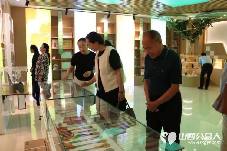 爱满六一情浓太福教育帮扶暖童心----太原市教研科研中心六一慰问太原市儿童福利院特教学校的孩子们 - 第8张 - 山西公益人 爱满六一情浓太福教育帮扶暖童心----太原市教研科研中心六一慰问太原市儿童福利院特教学校的孩子们 - 第8张