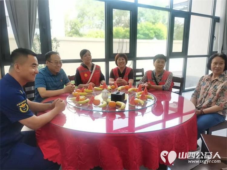 太原市烛光志愿服务中心携手小北关社区小北关消防救援站组织志愿服务项目受助家庭对接志愿者开展 粽香暖人心邻里一家亲 包粽子活动 - 第2张 - 山西公益人 太原市烛光志愿服务中心携手小北关社区小北关消防救援站组织志愿服务项目受助家庭对接志愿者开展 粽香暖人心邻里一家亲 包粽子活动 - 第2张