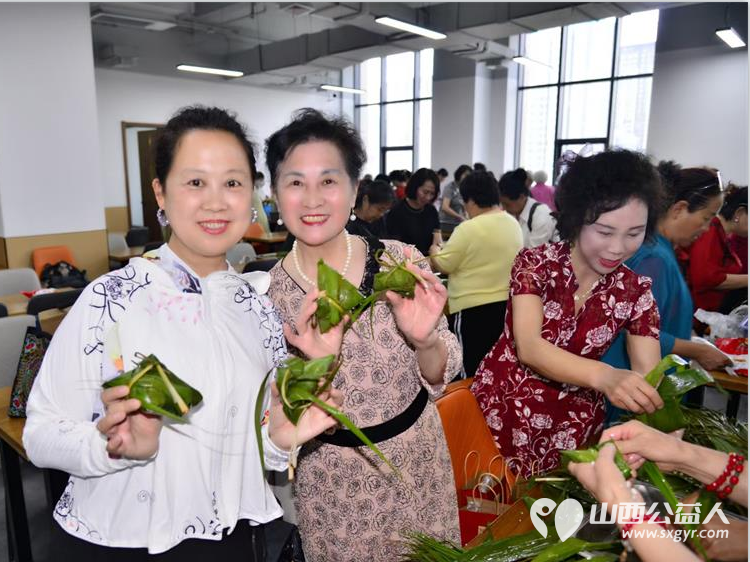 太原市旗袍文化学会端午节组织志愿者热热闹闹包粽子送给社区的孤寡老人及低保家庭 - 第9张