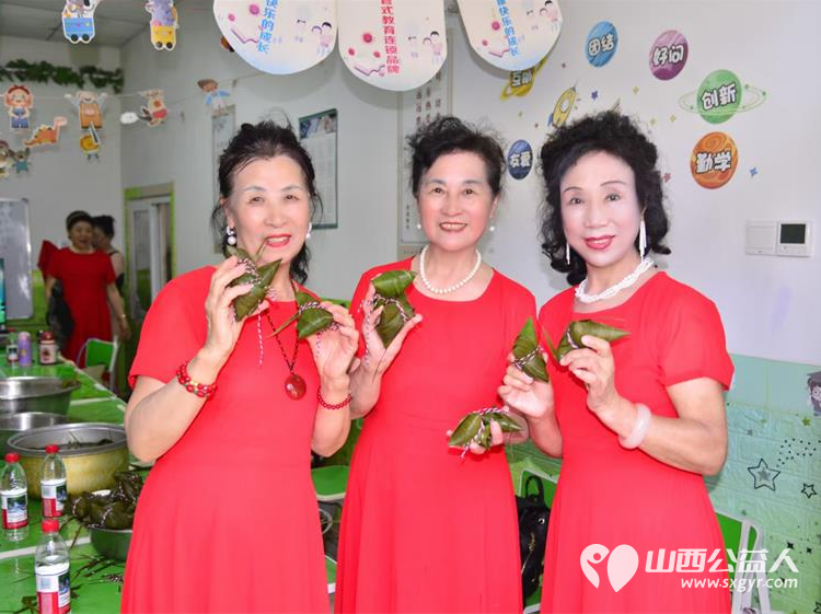 太原市旗袍文化学会端午节组织志愿者热热闹闹包粽子送给社区的孤寡老人及低保家庭 - 第5张