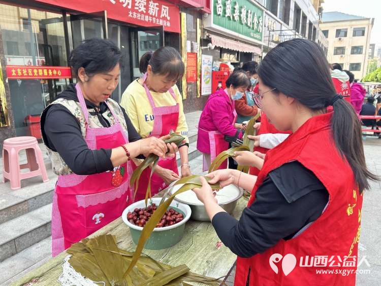 武乡县太东社区 粽香承古韵文明续新风 端午节主题活动众多居民热情参与并慰问老党员给快递小哥送粽子 - 第16张