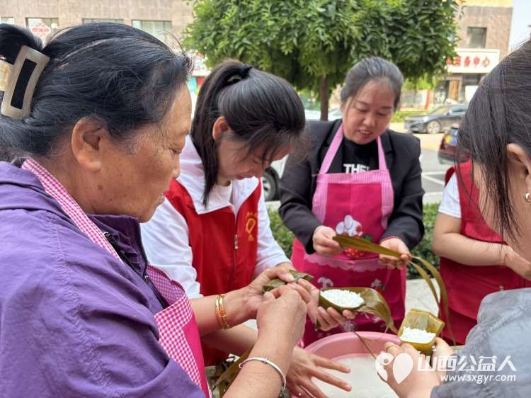 武乡县太东社区 粽香承古韵文明续新风 端午节主题活动众多居民热情参与并慰问老党员给快递小哥送粽子 - 第15张