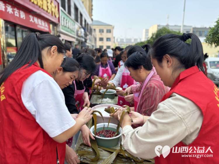 武乡县太东社区 粽香承古韵文明续新风 端午节主题活动众多居民热情参与并慰问老党员给快递小哥送粽子 - 第14张