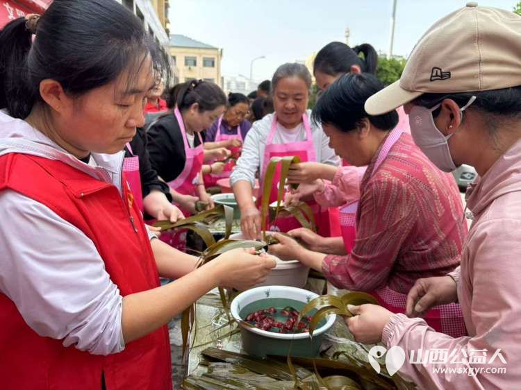 武乡县太东社区 粽香承古韵文明续新风 端午节主题活动众多居民热情参与并慰问老党员给快递小哥送粽子 - 第11张