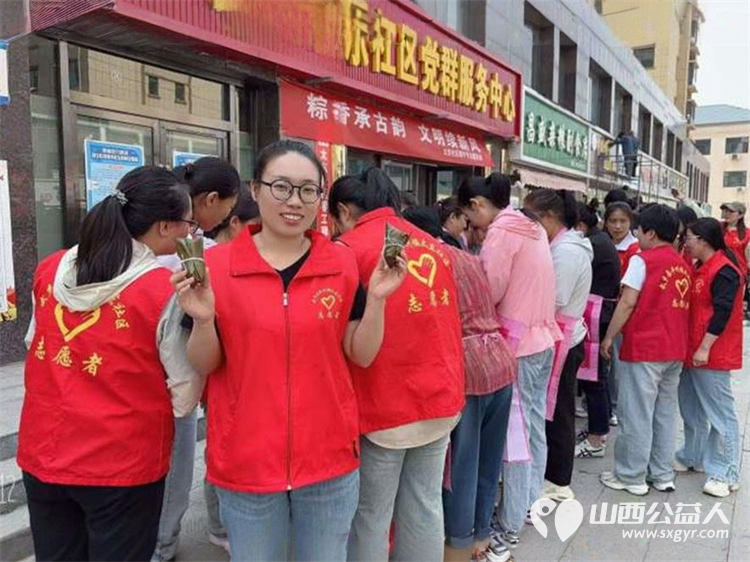 武乡县太东社区 粽香承古韵文明续新风 端午节主题活动众多居民热情参与并慰问老党员给快递小哥送粽子 - 第7张