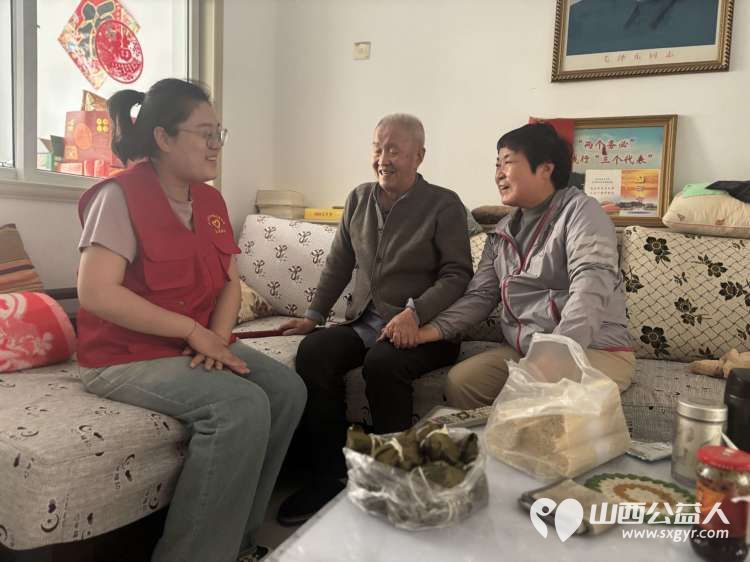 武乡县太东社区 粽香承古韵文明续新风 端午节主题活动众多居民热情参与并慰问老党员给快递小哥送粽子 - 第24张