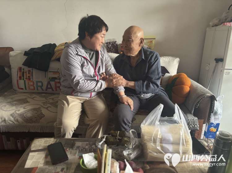 武乡县太东社区 粽香承古韵文明续新风 端午节主题活动众多居民热情参与并慰问老党员给快递小哥送粽子 - 第25张
