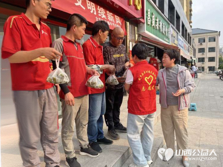 武乡县太东社区 粽香承古韵文明续新风 端午节主题活动众多居民热情参与并慰问老党员给快递小哥送粽子 - 第22张