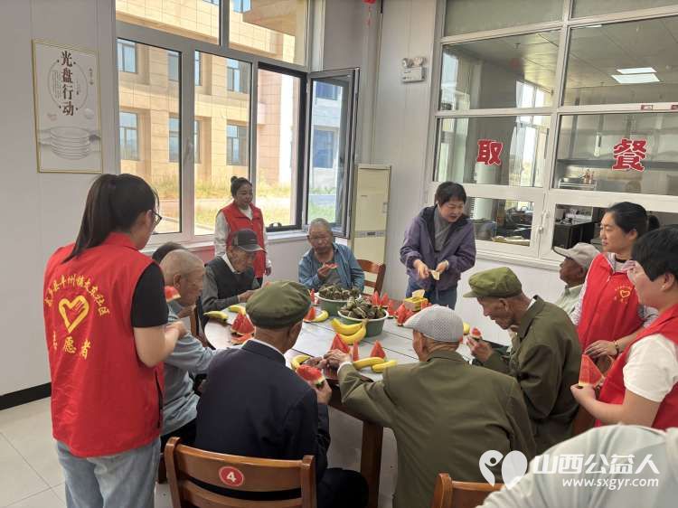 粽香传情 敬老暖心 武乡县太东社区组织志愿者走进县光荣院开展“粽香传情 温暖敬老”关爱老人送粽子活动 - 第3张