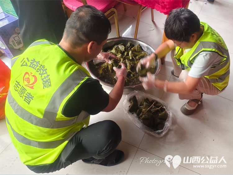 晋中市太谷区心连心志愿者协会志愿者六一儿童节去太谷区特殊教育学校看望孩子们 - 第5张