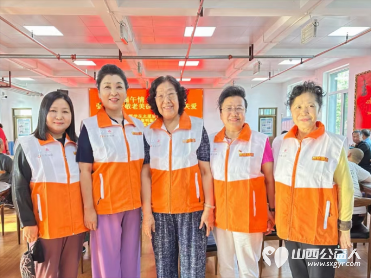 粽叶裹温情银发暖夕阳 太原学花志愿服务中心联合太原康明眼科医院、晋源区文化馆、瑞可甜心蛋糕店在晋源区敬老院开展粽香端午情敬老传温情助老活动 - 第19张 - 山西公益人 粽叶裹温情银发暖夕阳 太原学花志愿服务中心联合太原康明眼科医院、晋源区文化馆、瑞可甜心蛋糕店在晋源区敬老院开展粽香端午情敬老传温情助老活动 - 第19张