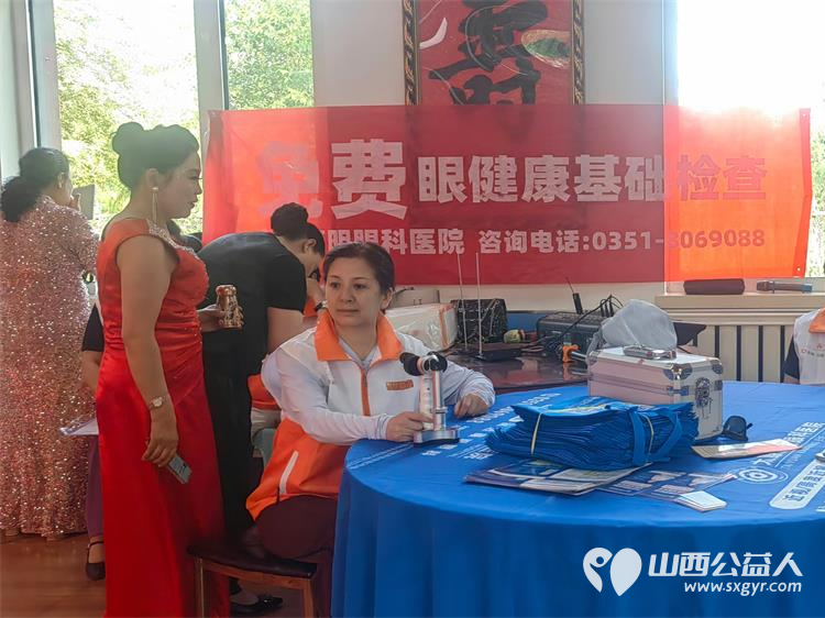 粽叶裹温情银发暖夕阳 太原学花志愿服务中心联合太原康明眼科医院、晋源区文化馆、瑞可甜心蛋糕店在晋源区敬老院开展粽香端午情敬老传温情助老活动 - 第9张 - 山西公益人 粽叶裹温情银发暖夕阳 太原学花志愿服务中心联合太原康明眼科医院、晋源区文化馆、瑞可甜心蛋糕店在晋源区敬老院开展粽香端午情敬老传温情助老活动 - 第9张