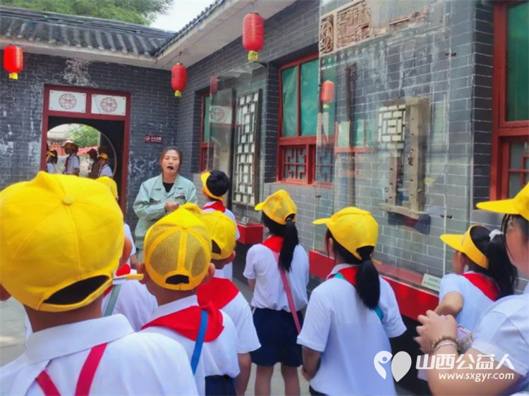 助学启智工程--民建太原市委会助力阳曲县首邑学校开展六一研学活动组织全校共计150余名师生参观东湖醋园和北齐壁画博物馆 - 第4张 - 山西公益人 助学启智工程--民建太原市委会助力阳曲县首邑学校开展六一研学活动组织全校共计150余名师生参观东湖醋园和北齐壁画博物馆 - 第4张