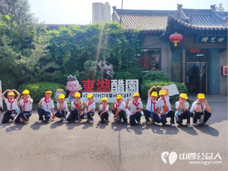 助学启智工程--民建太原市委会助力阳曲县首邑学校开展六一研学活动组织全校共计150余名师生参观东湖醋园和北齐壁画博物馆 - 第5张 - 山西公益人 助学启智工程--民建太原市委会助力阳曲县首邑学校开展六一研学活动组织全校共计150余名师生参观东湖醋园和北齐壁画博物馆 - 第5张