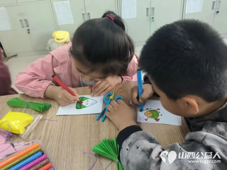 粽香童趣童心传情---吕梁市离石区青年志愿者协会儿童服务站上演沉浸式端午文化之旅大家对端午节的文化内涵有了更深刻的认识 - 第16张 - 山西公益人 粽香童趣童心传情---吕梁市离石区青年志愿者协会儿童服务站上演沉浸式端午文化之旅大家对端午节的文化内涵有了更深刻的认识 - 第16张