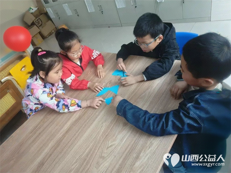 粽香童趣童心传情---吕梁市离石区青年志愿者协会儿童服务站上演沉浸式端午文化之旅大家对端午节的文化内涵有了更深刻的认识 - 第5张 - 山西公益人 粽香童趣童心传情---吕梁市离石区青年志愿者协会儿童服务站上演沉浸式端午文化之旅大家对端午节的文化内涵有了更深刻的认识 - 第5张