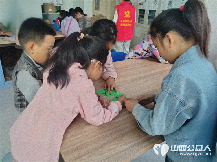 粽香童趣童心传情---吕梁市离石区青年志愿者协会儿童服务站上演沉浸式端午文化之旅大家对端午节的文化内涵有了更深刻的认识 - 第4张 - 山西公益人 粽香童趣童心传情---吕梁市离石区青年志愿者协会儿童服务站上演沉浸式端午文化之旅大家对端午节的文化内涵有了更深刻的认识 - 第4张