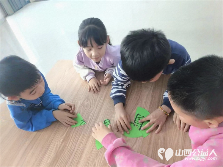 粽香童趣童心传情---吕梁市离石区青年志愿者协会儿童服务站上演沉浸式端午文化之旅大家对端午节的文化内涵有了更深刻的认识 - 第6张 - 山西公益人 粽香童趣童心传情---吕梁市离石区青年志愿者协会儿童服务站上演沉浸式端午文化之旅大家对端午节的文化内涵有了更深刻的认识 - 第6张
