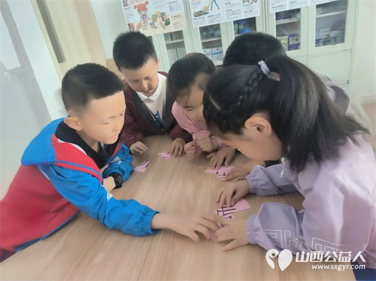 粽香童趣童心传情---吕梁市离石区青年志愿者协会儿童服务站上演沉浸式端午文化之旅大家对端午节的文化内涵有了更深刻的认识 - 第7张 - 山西公益人 粽香童趣童心传情---吕梁市离石区青年志愿者协会儿童服务站上演沉浸式端午文化之旅大家对端午节的文化内涵有了更深刻的认识 - 第7张