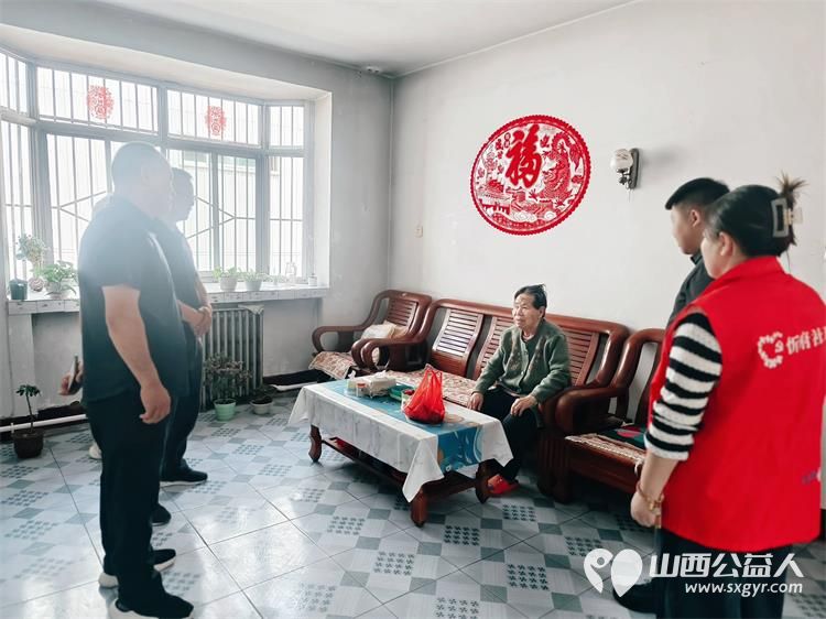 粽香满溢云中北路端午情暖忻州人心 忻州长征街道云中北路社区精心组织开展了端午节包粽子送温暖活动给辖区老党员特困家庭以及需要帮助的家庭送粽子 - 第9张 - 山西公益人 粽香满溢云中北路端午情暖忻州人心 忻州长征街道云中北路社区精心组织开展了端午节包粽子送温暖活动给辖区老党员特困家庭以及需要帮助的家庭送粽子 - 第9张